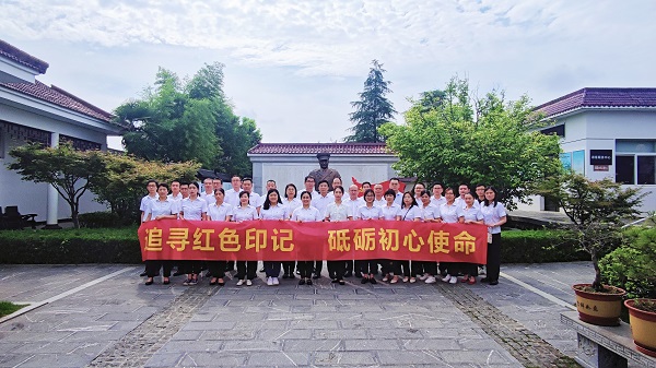 地產集團本部黨支部開展“追尋紅色印記 砥礪初心使命”主題黨日活動